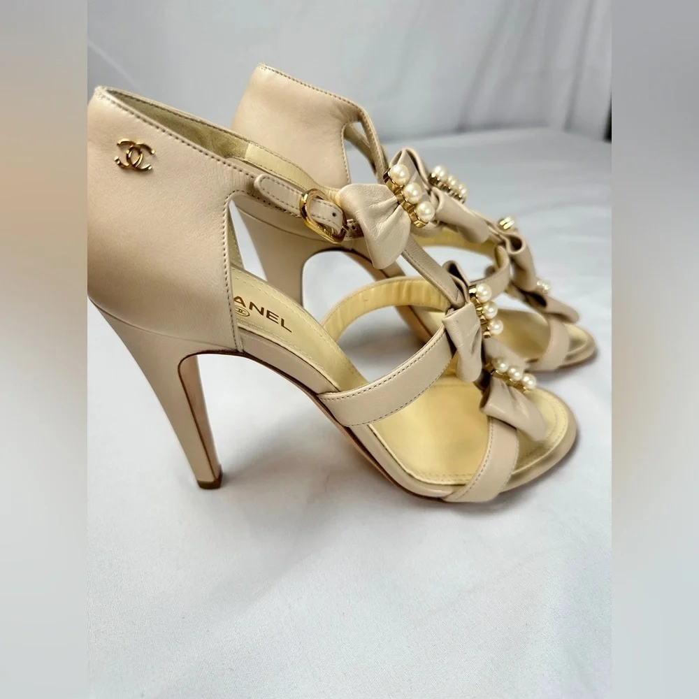 CHANEL Beige Leather with Pearl Bow Embellishment Sandals (Size UK 37.5)